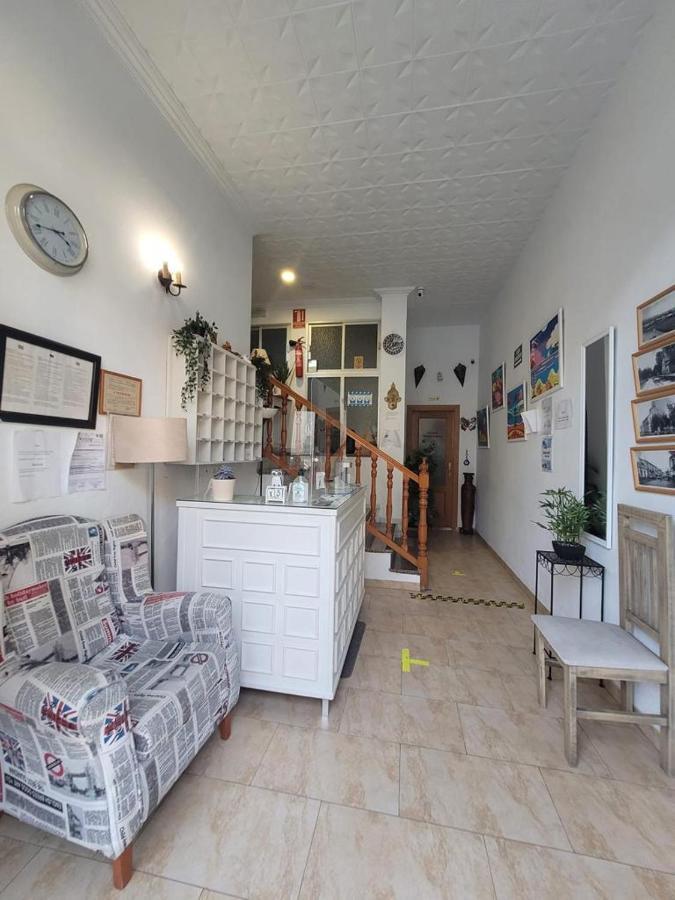 Hostal Mediterraneo Torre Del Mar Extérieur photo