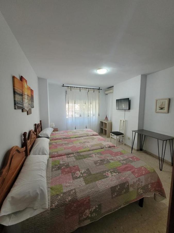 Hostal Mediterraneo Torre Del Mar Extérieur photo