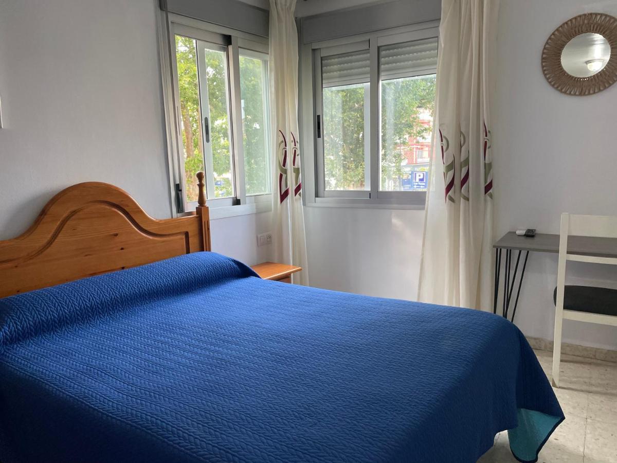 Hostal Mediterraneo Torre Del Mar Extérieur photo
