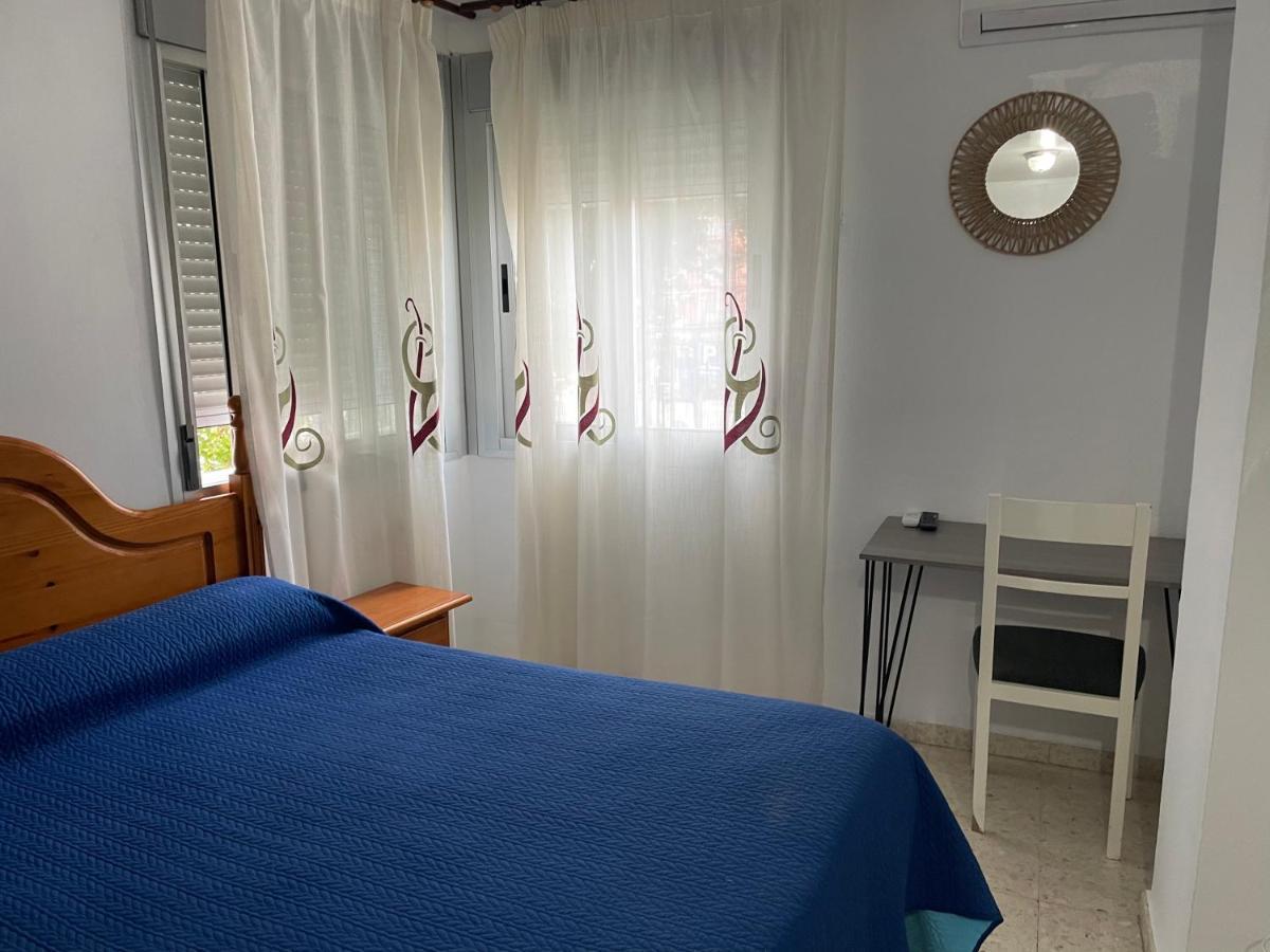 Hostal Mediterraneo Torre Del Mar Extérieur photo