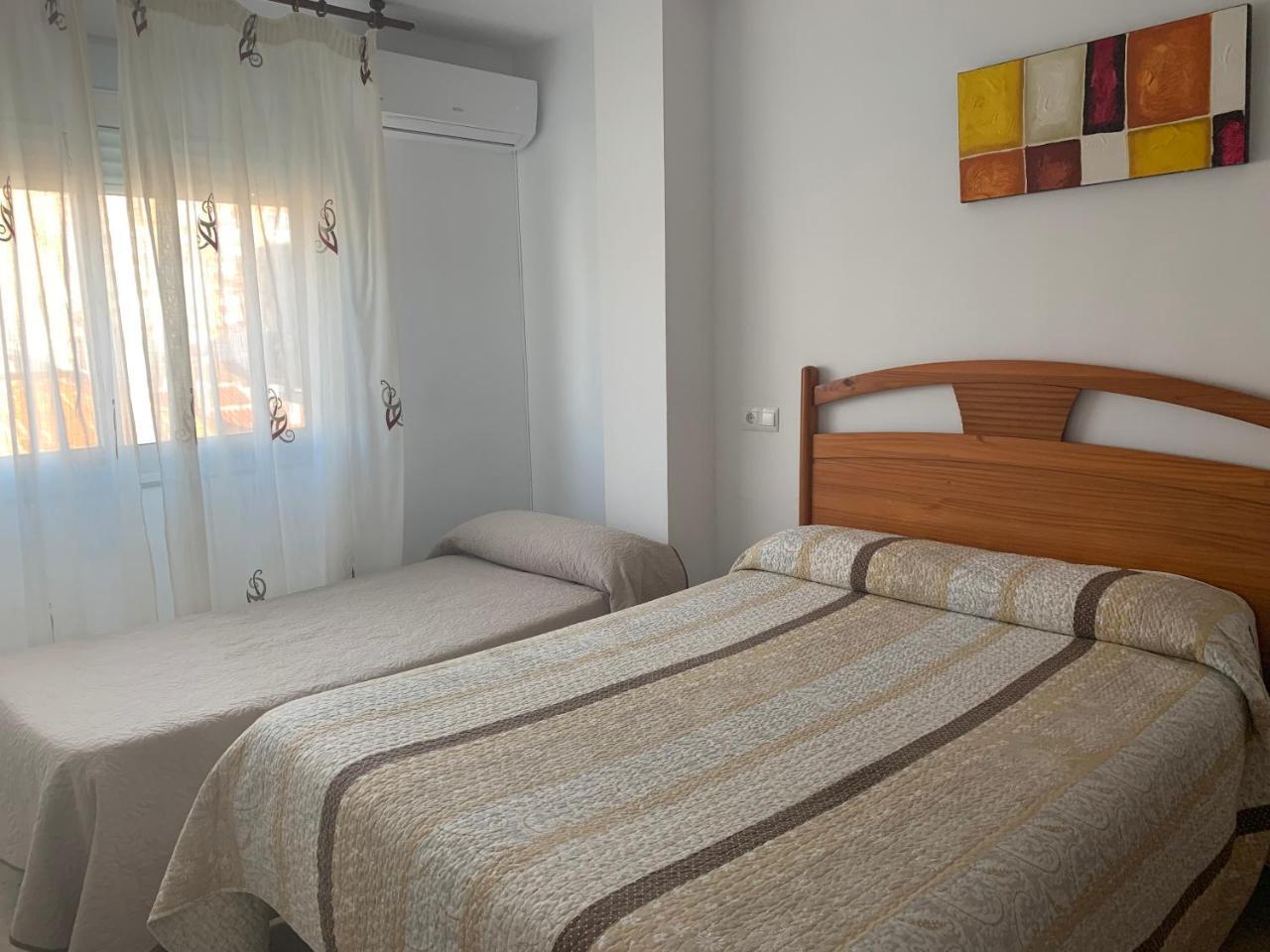 Hostal Mediterraneo Torre Del Mar Extérieur photo