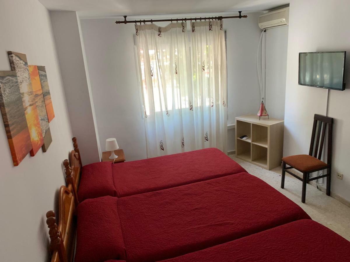 Hostal Mediterraneo Torre Del Mar Extérieur photo