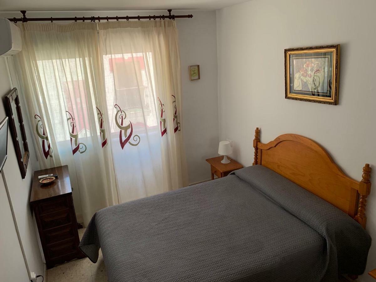 Hostal Mediterraneo Torre Del Mar Extérieur photo